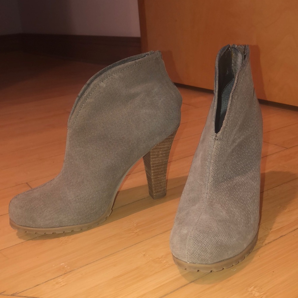 Very Volatile Grey Booties with Slit